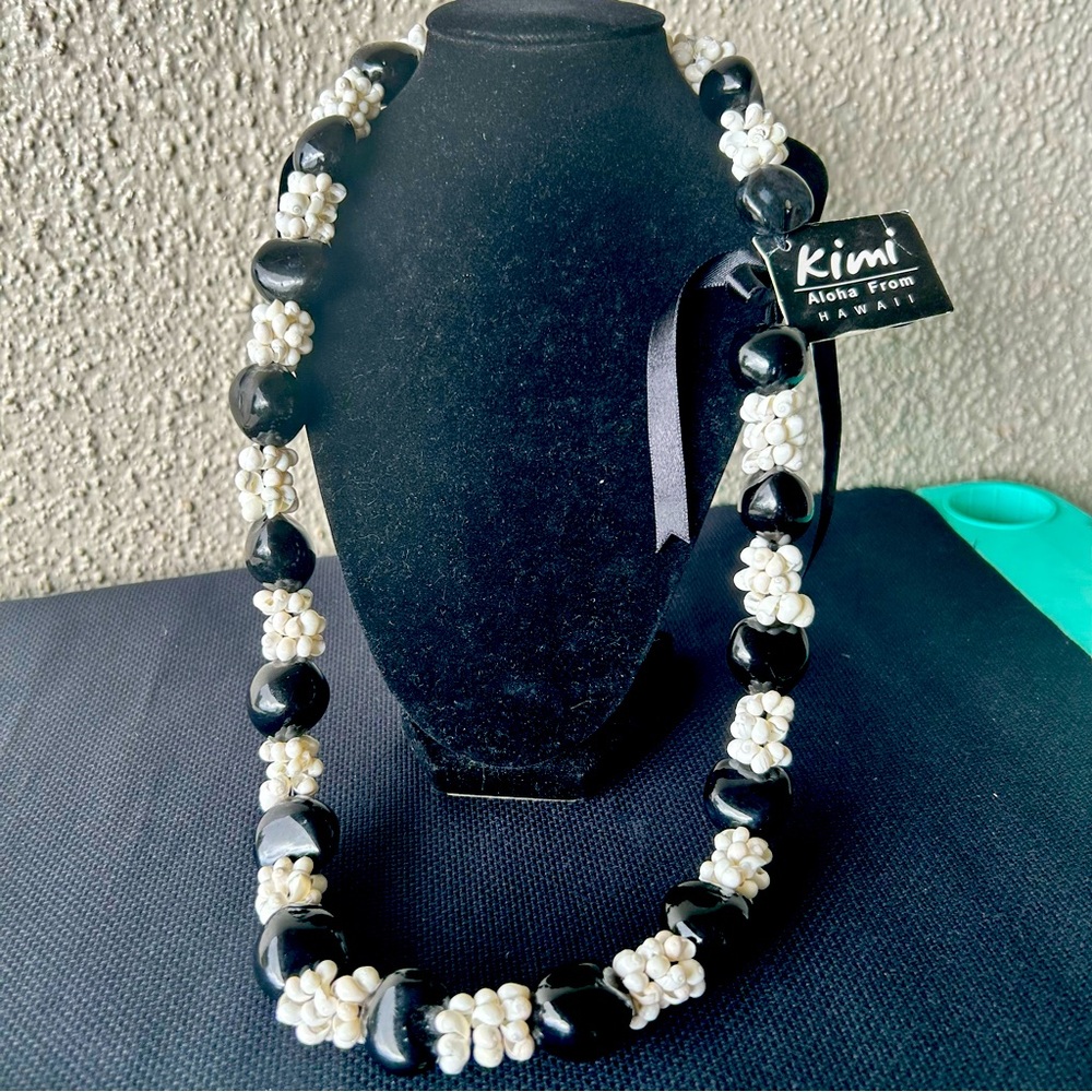 Hawaiian Lei . New with tag.